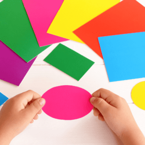 Plano de Aula com Atividades Envolvendo Cores e Formas Geométricas na Educação Infantil.